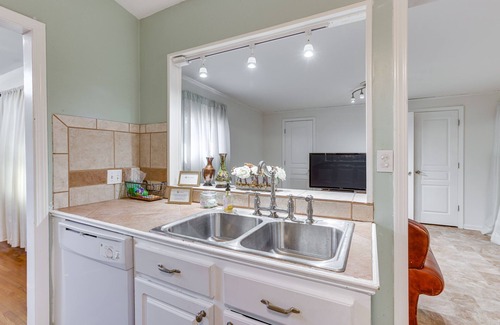 Crestline Heights Cottage | Pet-Friendly Birmingham Cottage w/Private Hot Tub
