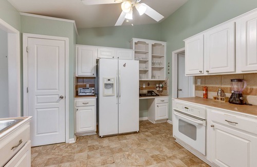 Crestline Heights Cottage | Pet-Friendly Birmingham Cottage w/Private Hot Tub