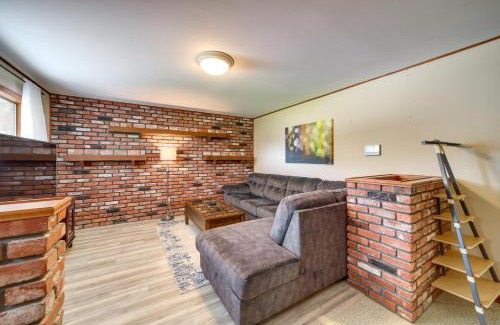 Bixby House | Pet-Friendly Bixby Getaway with Deck!