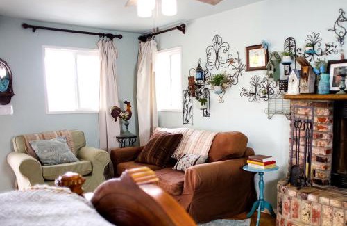 Rainbow CDP House | Pet Friendly Breathtaking Cottage with Hot-tub in Rainbow, California