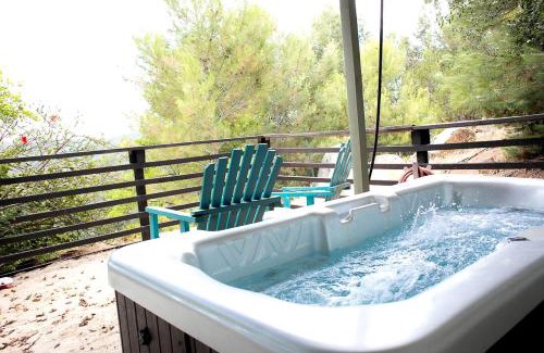 Rainbow CDP House | Pet Friendly Breathtaking Cottage with Hot-tub in Rainbow, California