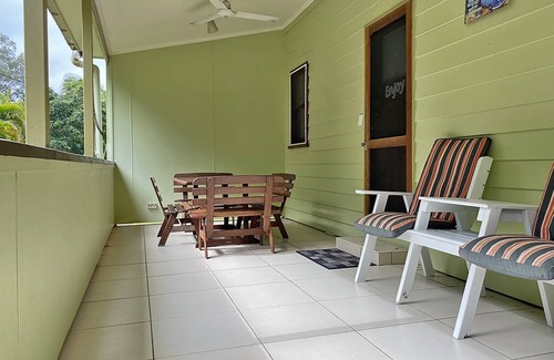 Amity Point House | Pet Friendly Bungalow in quiet Street