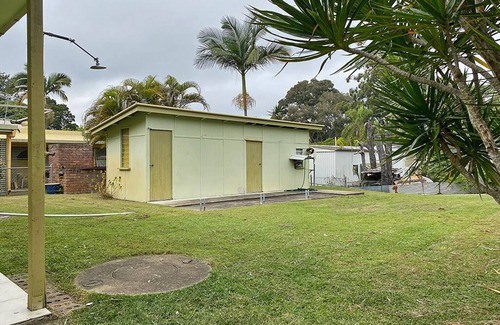 Amity Point House | Pet Friendly Bungalow in quiet Street