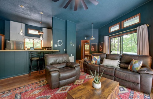 Almond Cabin | Pet-Friendly Cabin - 1 Mi From Fontana Lake!