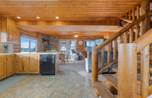 Sweetwater Apartment | Pet-Friendly Cabin | Hot Tub, Pool Table & Views