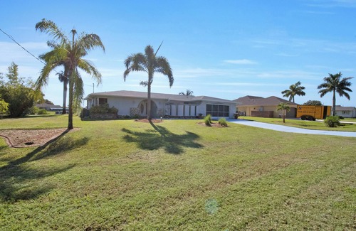 Gulf Cove Villa | Pet Friendly Canal Front 3-Bedroom Grand Villa with Pool, Linai and Dock