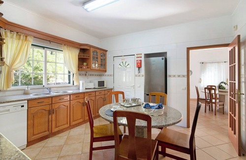 Cerro do Mocho Villa | Pet-friendly Casa do Barrocal with Pool & Wi-Fi