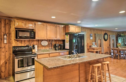 Nora Cabin | Pet-Friendly Castlewood Cabin w/Deck & Pond Views