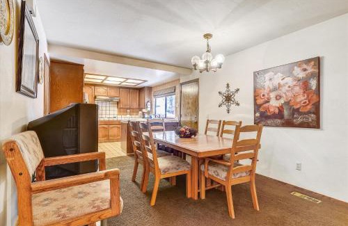 Black Bart House | Pet Friendly - Close To Heavenly, Steps To The River