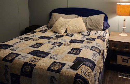 Shallotte House | Pet friendly, cozy getaway - 10 min to Holden Beach