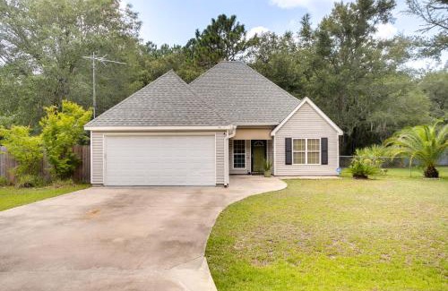 Darien House | Pet-Friendly Darien Vacation Rental with Patio!