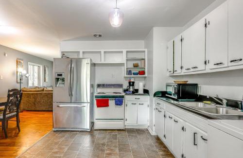 Decatur House | Pet-Friendly Decatur House Near Huntsville!