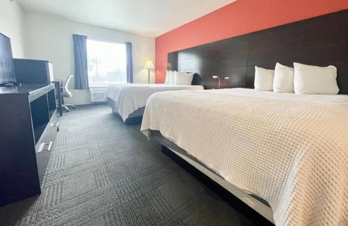 Cuero House | Pet-Friendly Double Queen Room at FairBridge Inn & Suites Cuero, Free Parking!