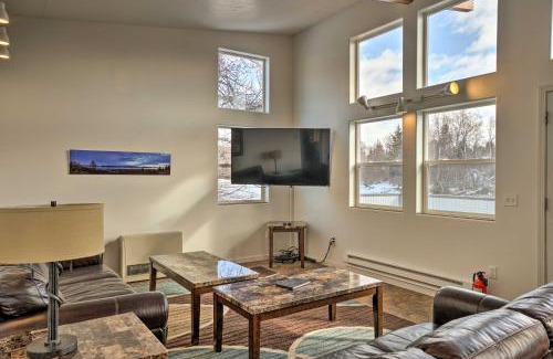 Fritz Creek Apartment | Pet-Friendly Duplex with Northern Lights Aurora View