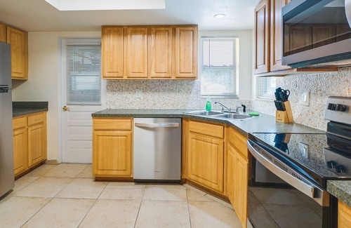 Englewood South House | Pet-Friendly Englewood Home - 4 Mi to Beach!