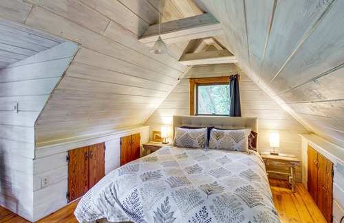 Keene Cottage | Pet-Friendly Esmont Cabin on Historic Farm