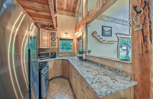 Eureka Cabin | Pet-Friendly Eureka Getaway w/Mountain Views
