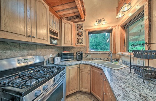 Eureka Cabin | Pet-Friendly Eureka Getaway w/Mountain Views