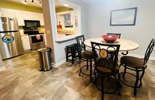Wilmington House | Pet Friendly Family Oasis w/Hot Tub & Fireplacenn