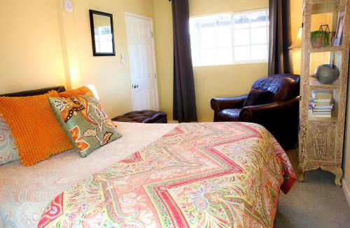 Rainbow CDP House | Pet Friendly Fantastic Cottage with Hot-tub in Rainbow, California