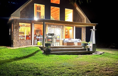 Deatsville Cabin | Pet Friendly+Fee