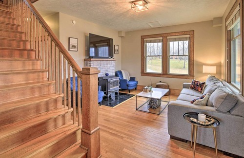 Floyd House | Pet-Friendly Floyd House w/ Porch - In Town!