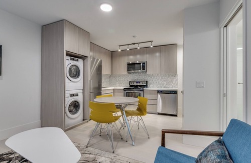 West End Apartment | Pet Friendly Furnished 2 Bedroom @1425 Haro