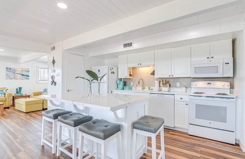 Galveston House | Pet-Friendly Galveston Home: Walk to Beaches!