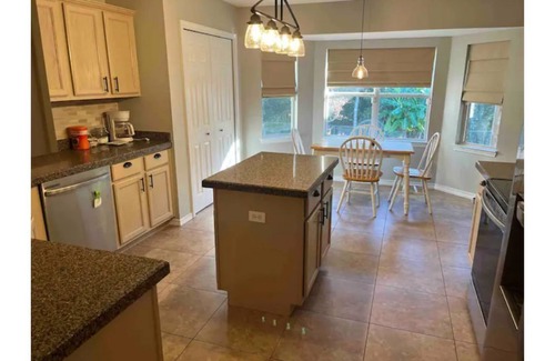 Crestview House | Pet Friendly Haven Ideal for Families