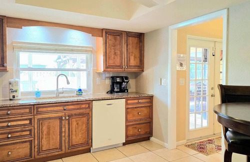 West Bradenton House | Pet Friendly, Heated Saltwater Pool Home, Close to Anna Maria Is & IMG Academy