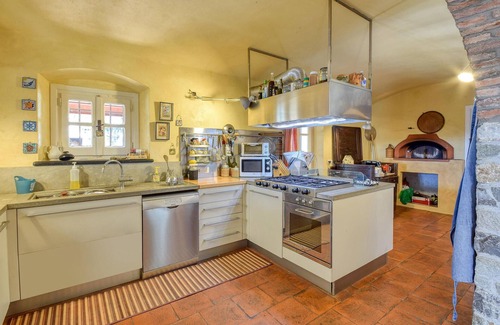 San Salvatore House | Pet friendly home in Cogorno with WiFi