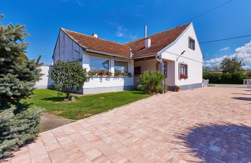 Bjelovar House | Pet friendly home in Gudovac with WiFi