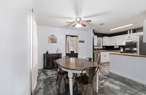 Crestview House | Pet friendly home in the heart of Crestview