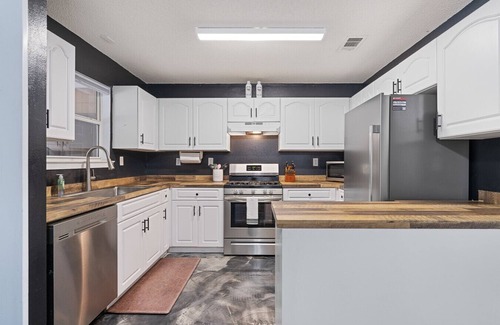 Crestview House | Pet friendly home in the heart of Crestview