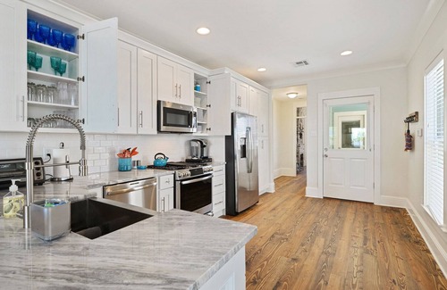 Tulane - Gravier House | Pet-Friendly home one block from Lafitte Greenway
