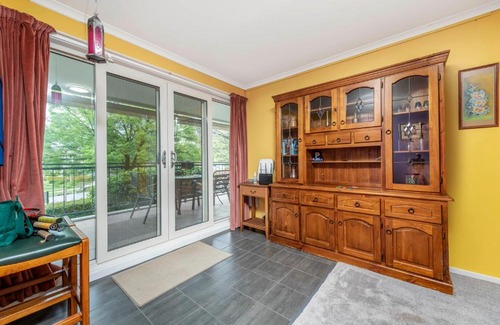 Watson Apartment | Pet Friendly Home - Pool & Parking - Tennis Court