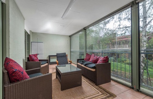 Watson Apartment | Pet Friendly Home - Pool & Parking - Tennis Court