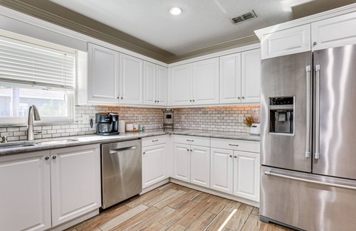 Shore Acre Heights House | Pet-Friendly Home w/Heated Pool in Bradenton