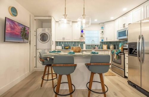 Historic Seaport House | Pet Friendly/Hot Tub/Close to Everything