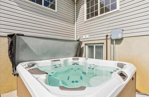 North Ogden House | Pet Friendly Hot Tub & Fully Fenced Backyard