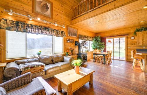 Salmon House | Pet-Friendly Idaho Home on the Salmon River!