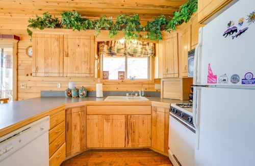 Salmon House | Pet-Friendly Idaho Home on the Salmon River!