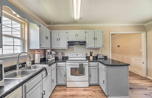 Jacksonville House | Pet-Friendly Jacksonville Home w/Fenced Yard