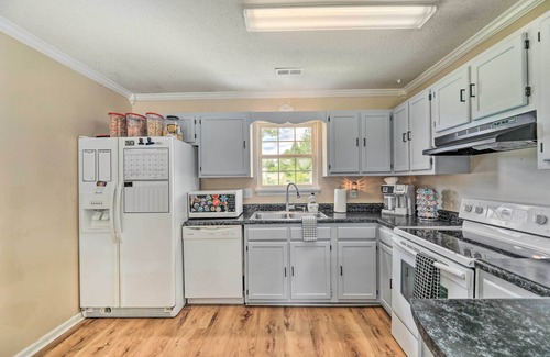 Jacksonville House | Pet-Friendly Jacksonville Home w/Fenced Yard