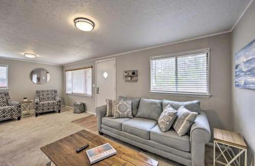 Jefferson House | Pet-Friendly Jefferson Retreat Less Than 1 Mi to Lake!