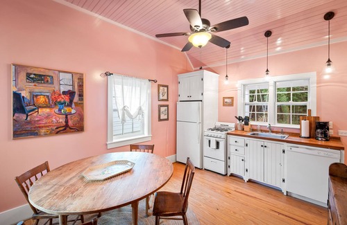 Batesville Cottage | Pet-Friendly Kent Cottage at Ivy Cottages