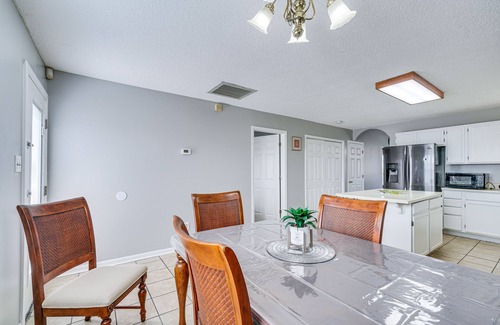 Ashley Oaks House | Pet-Friendly Knoxville Retreat w/Deck + Gas Grill