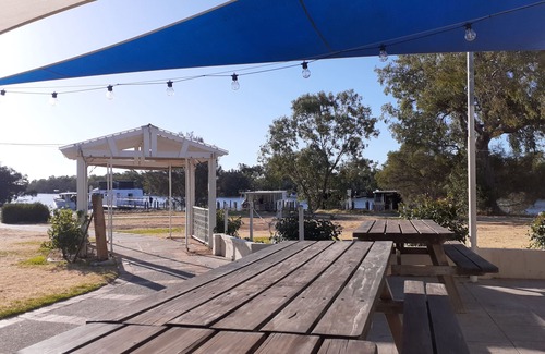 South Yunderup House | Pet friendly, Lakeside retreat private secluded waterfront cottage with spa