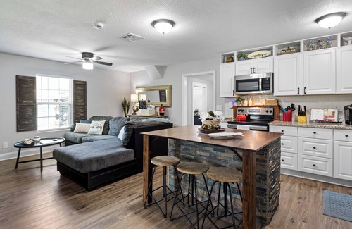 Granbury House | Pet-Friendly Lakefront Retreat w/Boat Access!