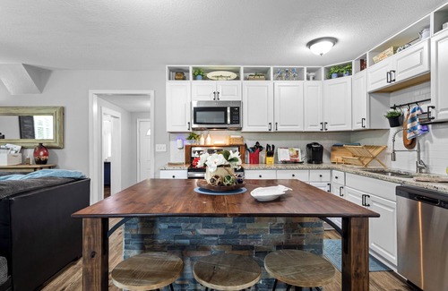 Granbury House | Pet-Friendly Lakefront Retreat w/Boat Access!